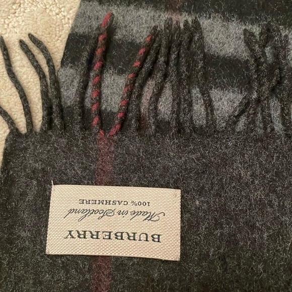 Auth Burberry 💯 Cashmere Nova Check Scarf Gray Black Red - Picture 6 of 10